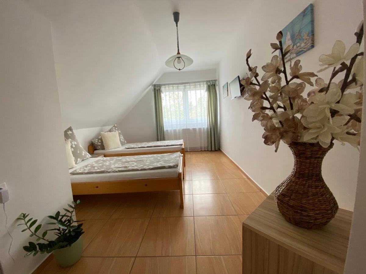 Munkacsy Apartmanok Balatonfenyves Buitenkant foto