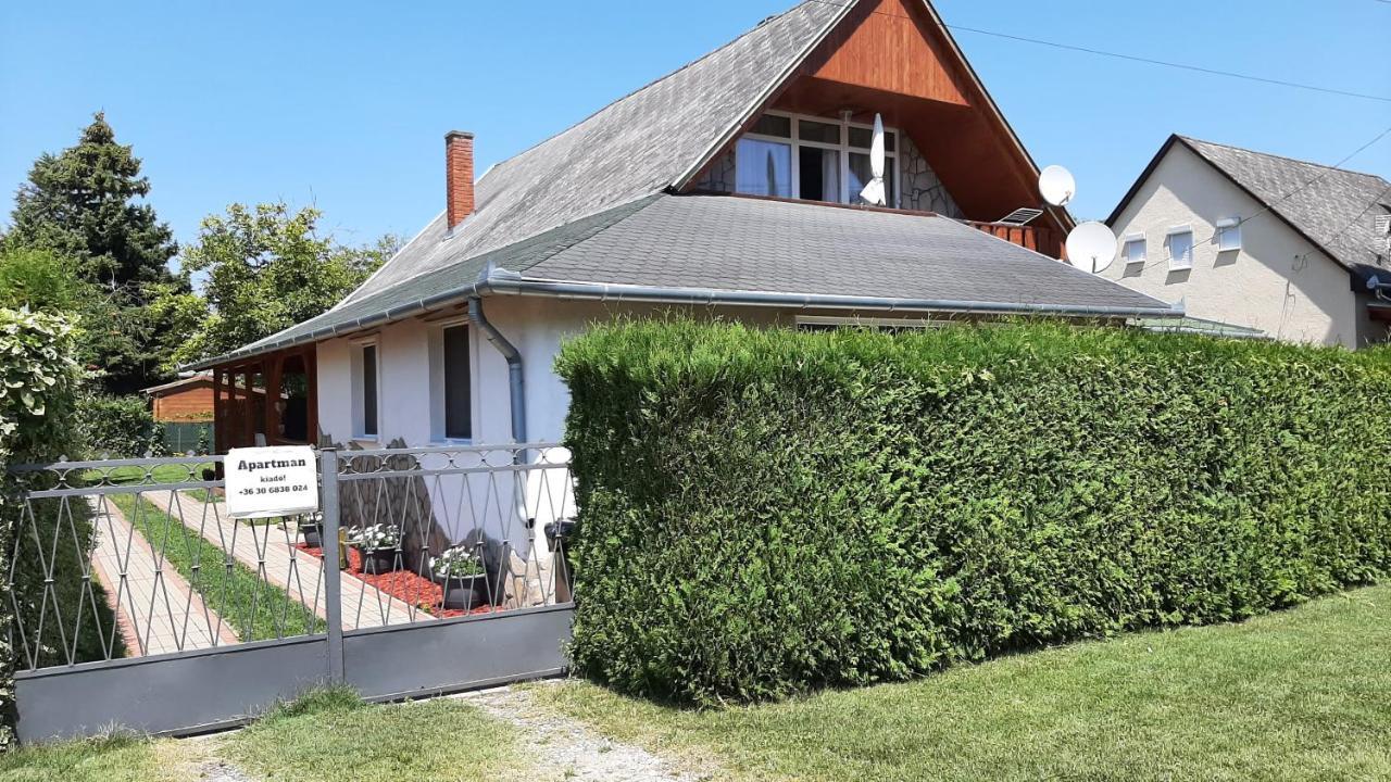 Munkacsy Apartmanok Balatonfenyves Buitenkant foto