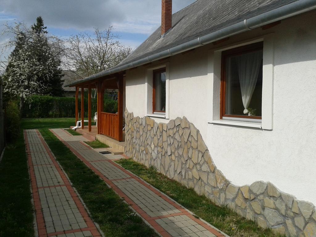 Munkacsy Apartmanok Balatonfenyves Buitenkant foto